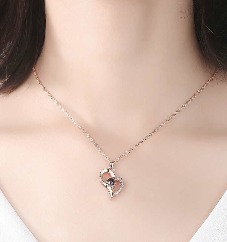 Collar de Corazón "Te Amo" en 100 Idiomas + Caja Lujo